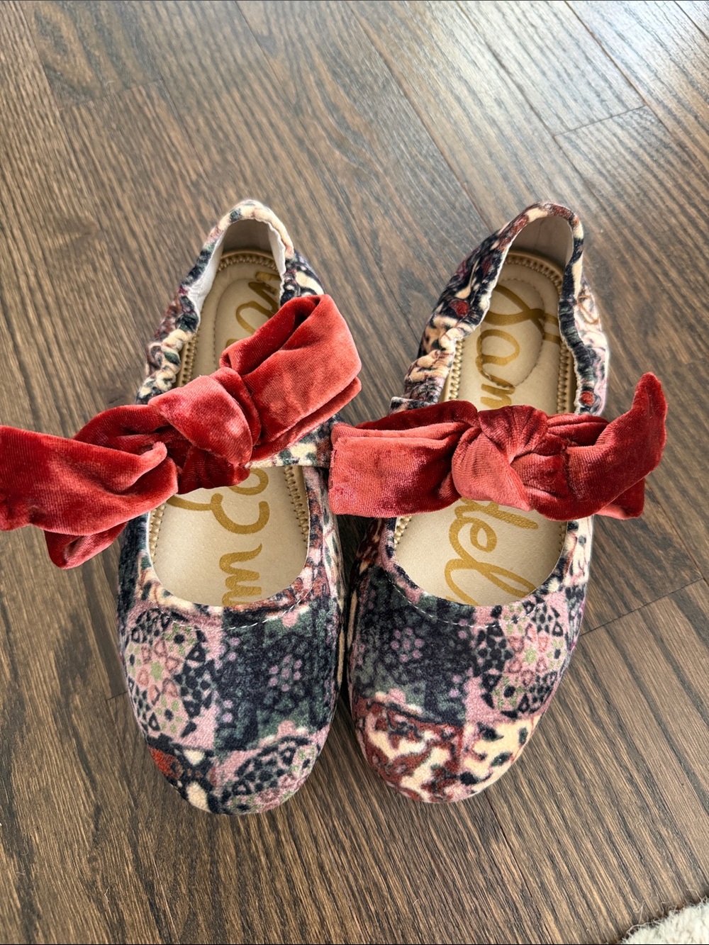 Girls Velvet Bow Floral Ballet Flats - Red Accents